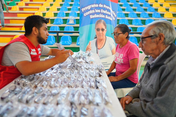 Usuarios del Midis en Lurigancho–Chosica reciben más de 2000 lentes para mejorar su salud visual